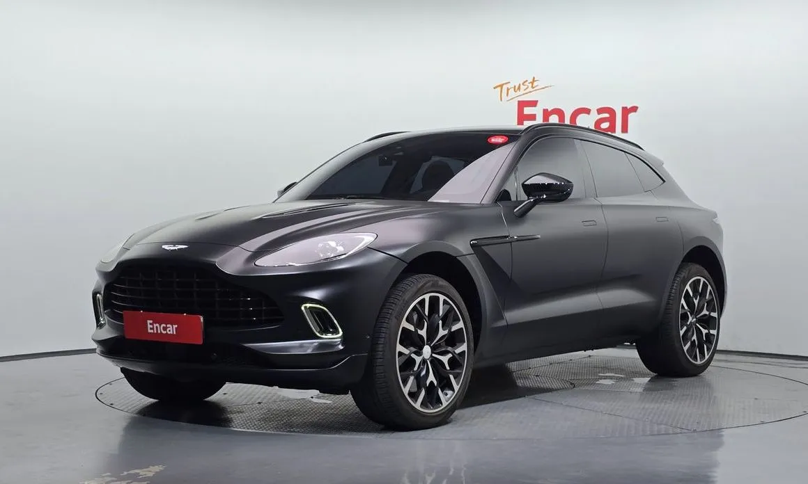 Aston Martin DBX — фото 1