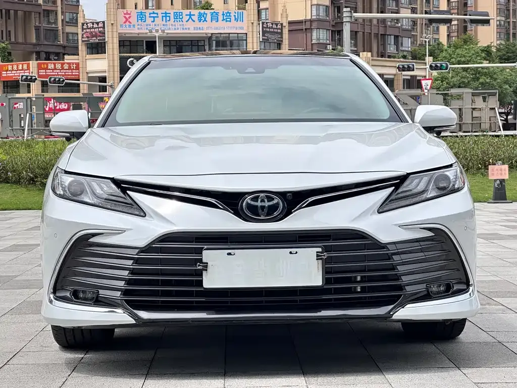 Toyota Camry — фото 7