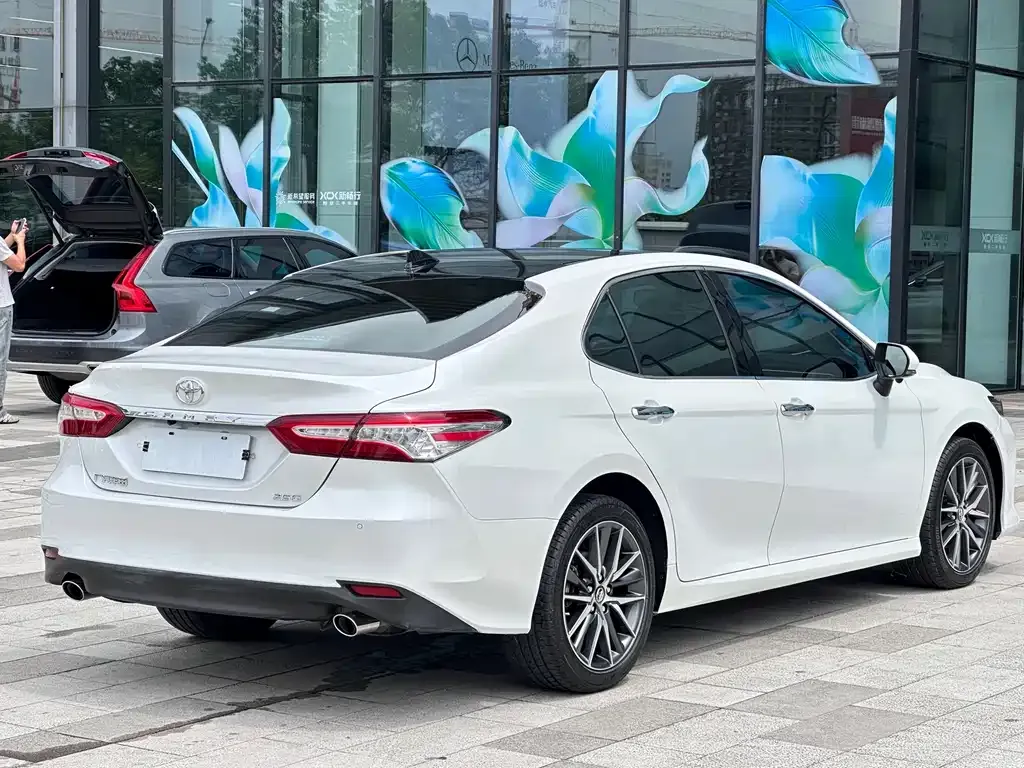 Toyota Camry — фото 8
