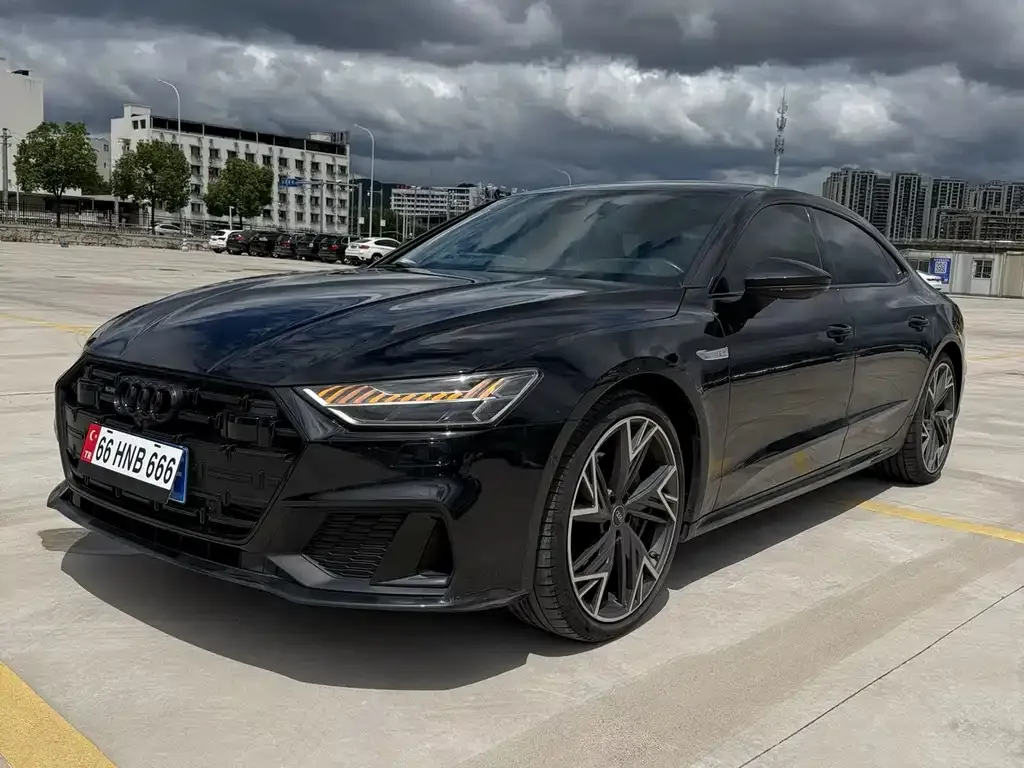 Audi A7L — фото 1