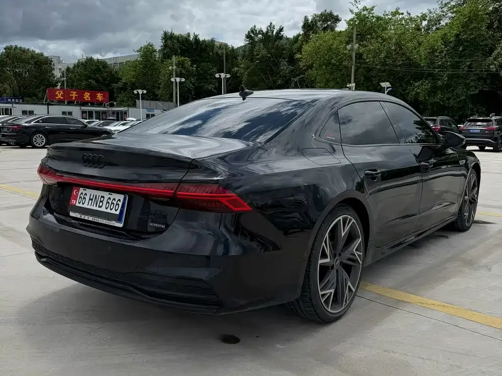 Audi A7L — фото 7