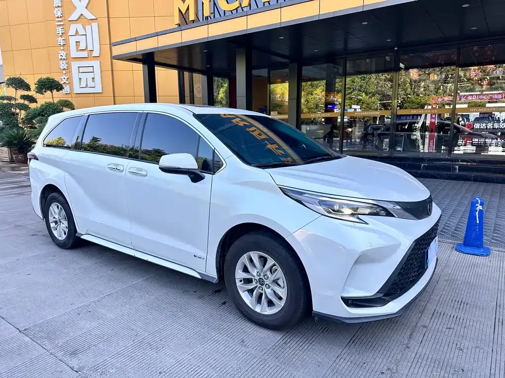 Toyota Granvia — фото 10