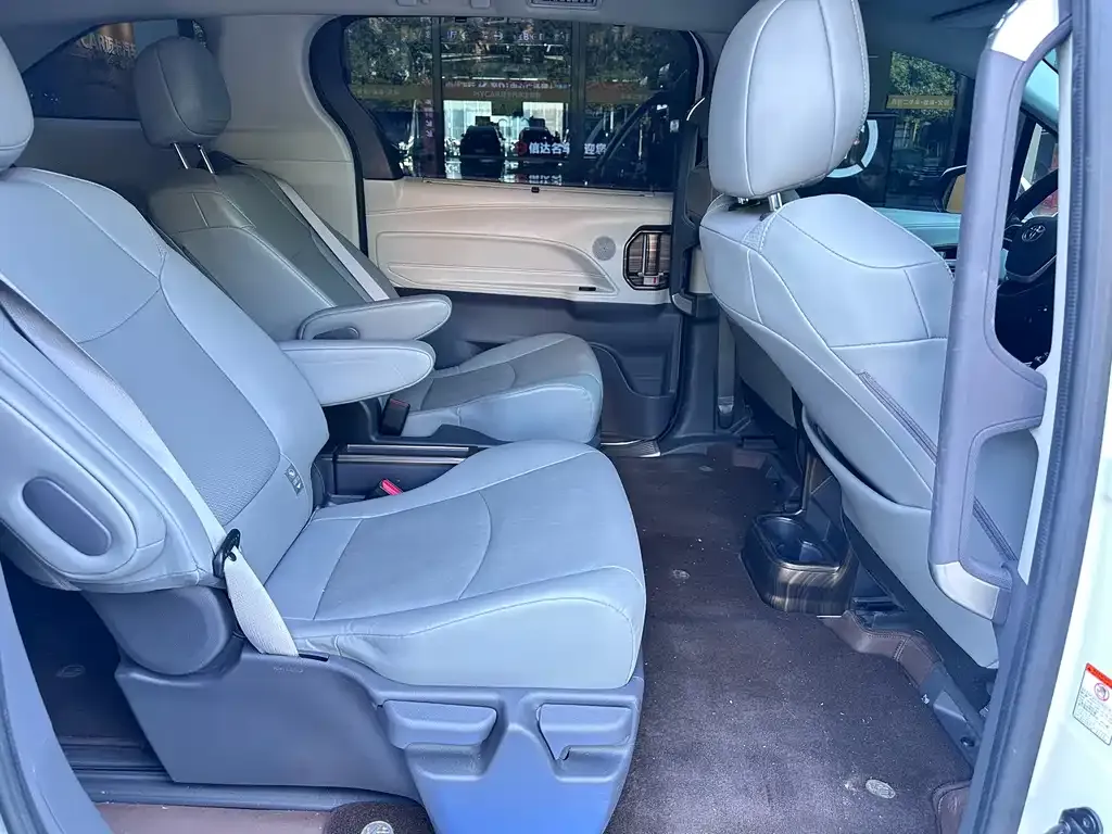 Toyota Granvia — фото 8