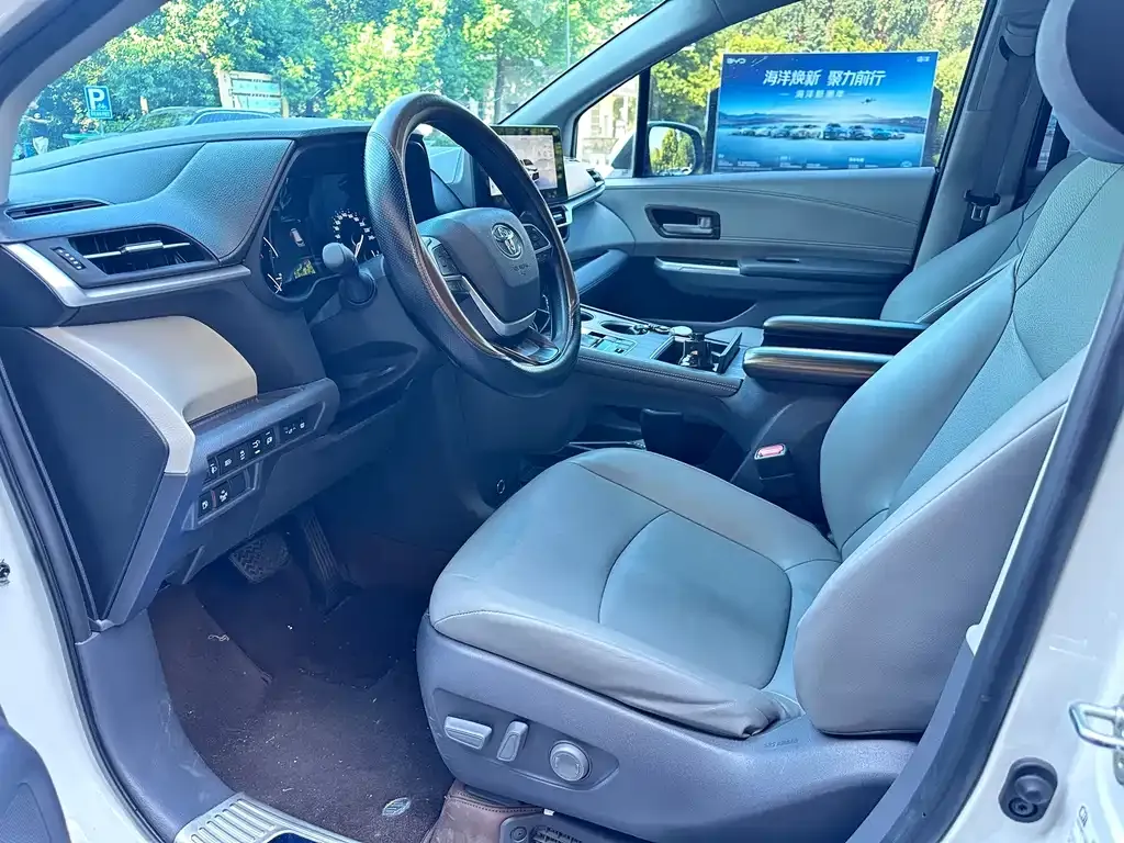 Toyota Granvia — фото 9