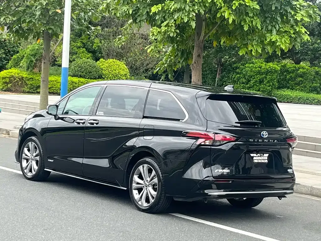 Toyota Sienna — фото 7