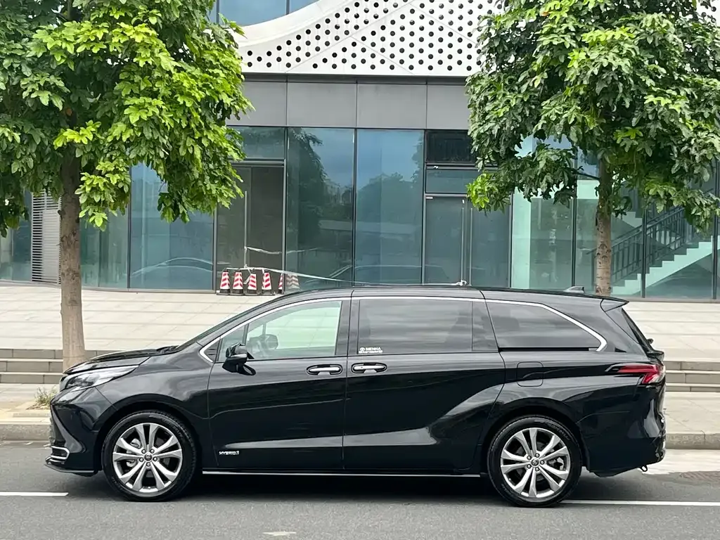 Toyota Sienna — фото 6