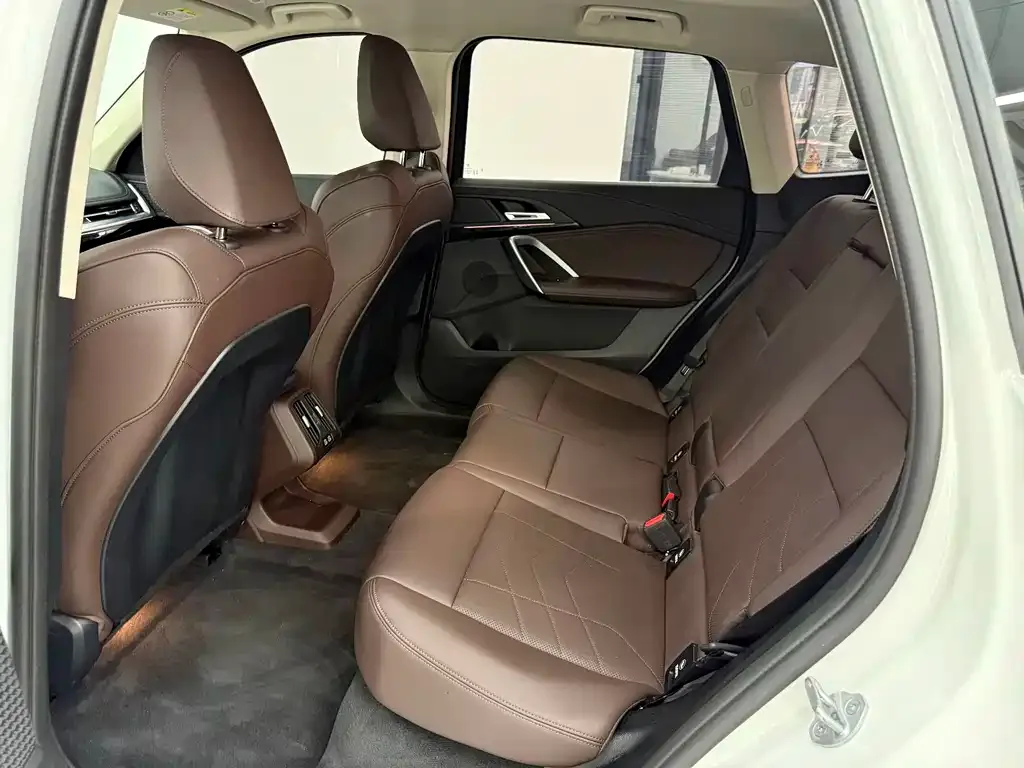 BMW iX1 — фото 2