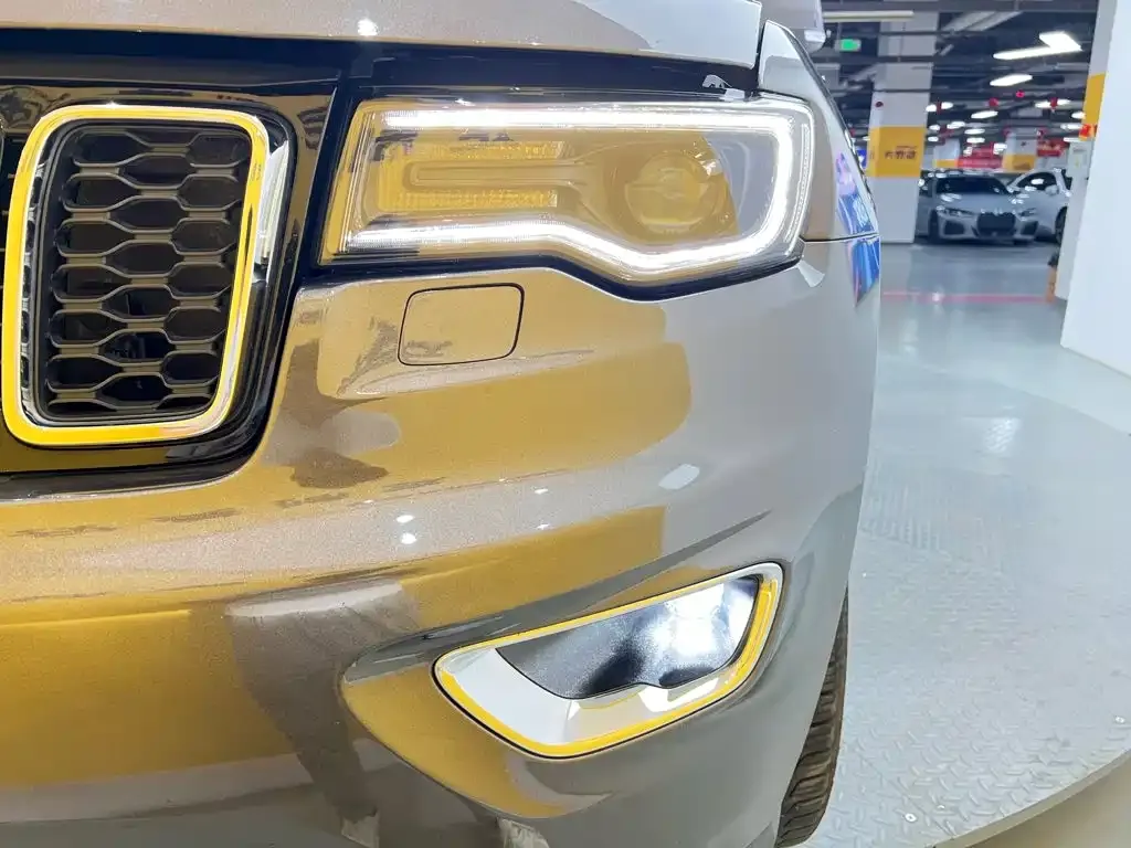 Jeep Grand Cherokee (Import) — фото 10