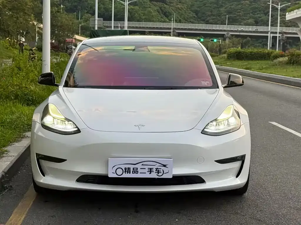 Tesla Model 3 — фото 5