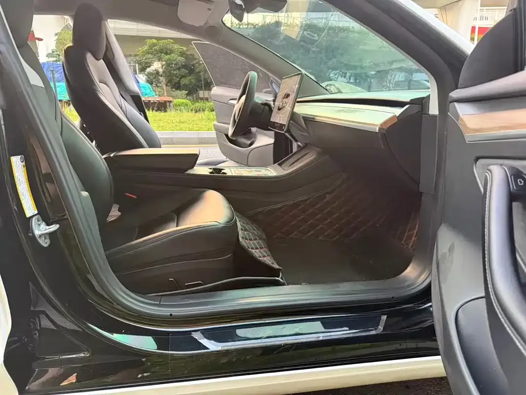 Tesla Model 3 — фото 4