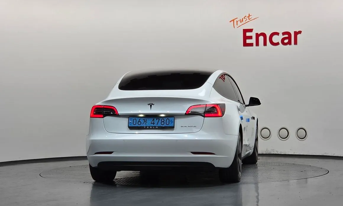 Tesla Model 3 — фото 3