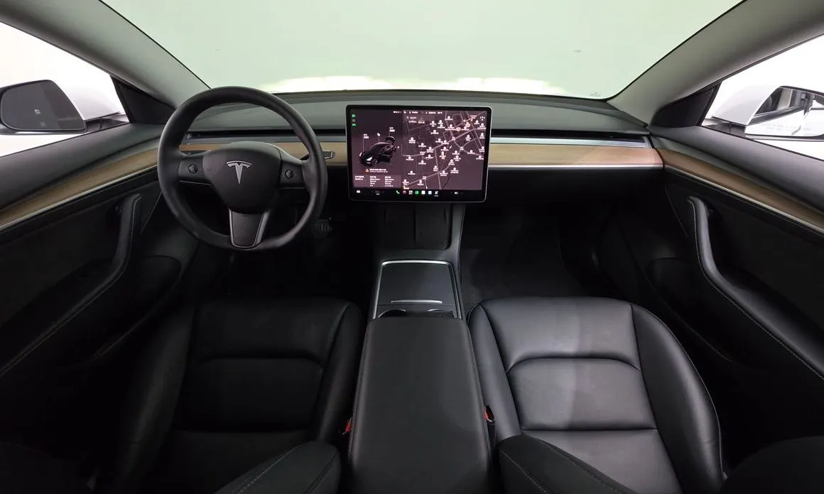 Tesla Model 3 — фото 2