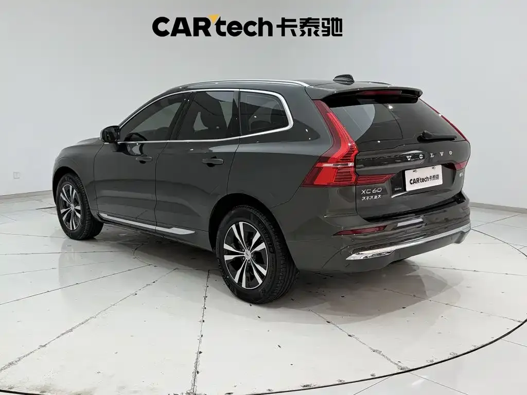 Volvo XC60 — фото 6