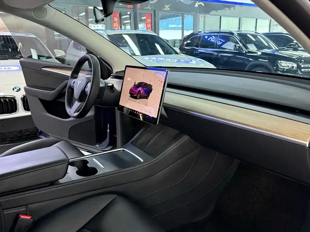 Tesla Model Y — фото 4