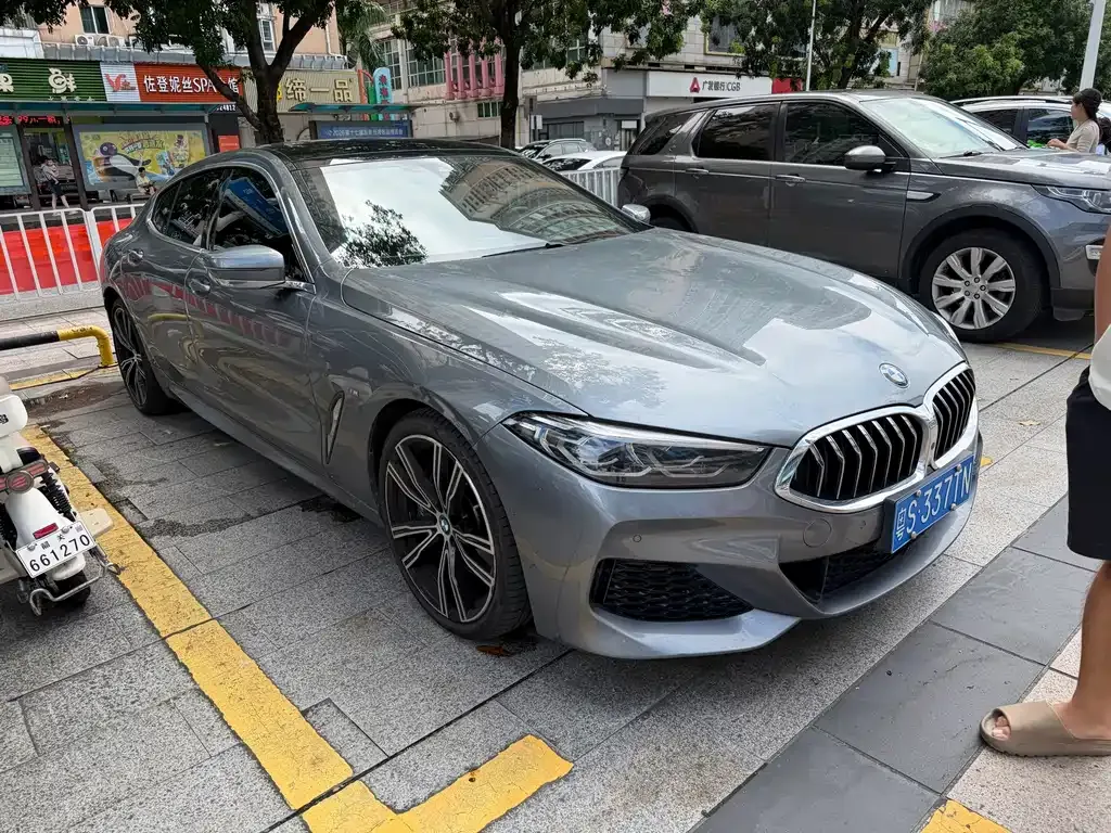 BMW 8 Series — фото 4