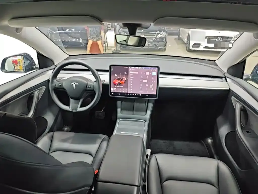 Tesla Model Y — фото 5