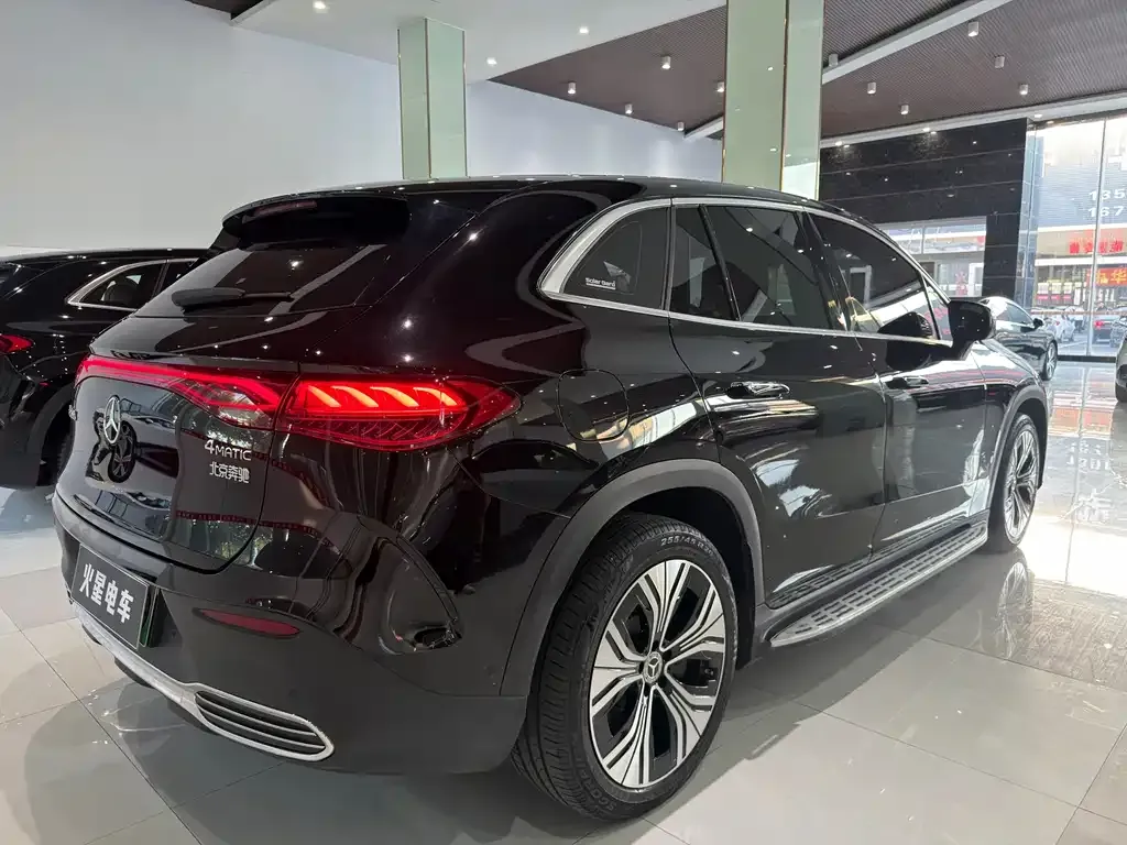 Mercedes-Benz EQE SUV — фото 3