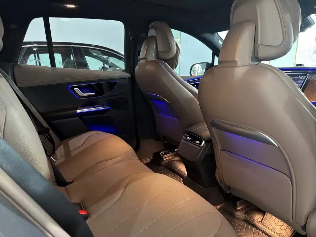 Mercedes-Benz EQE SUV — фото 9