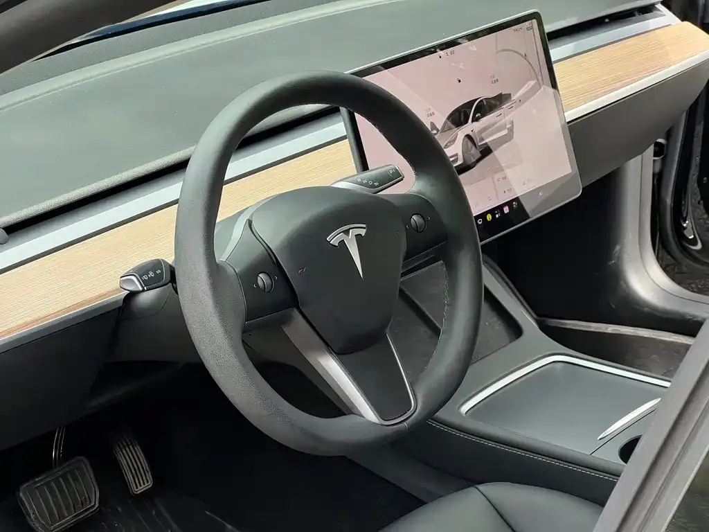 Tesla Model 3 — фото 10