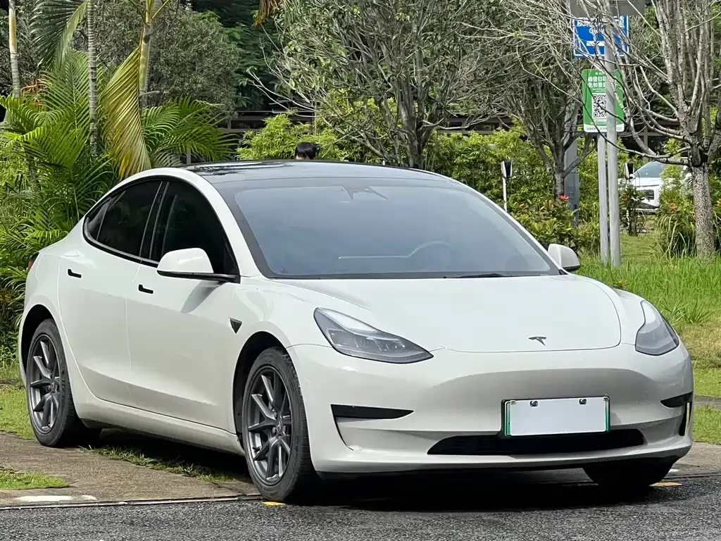 Tesla Model 3 — фото 5