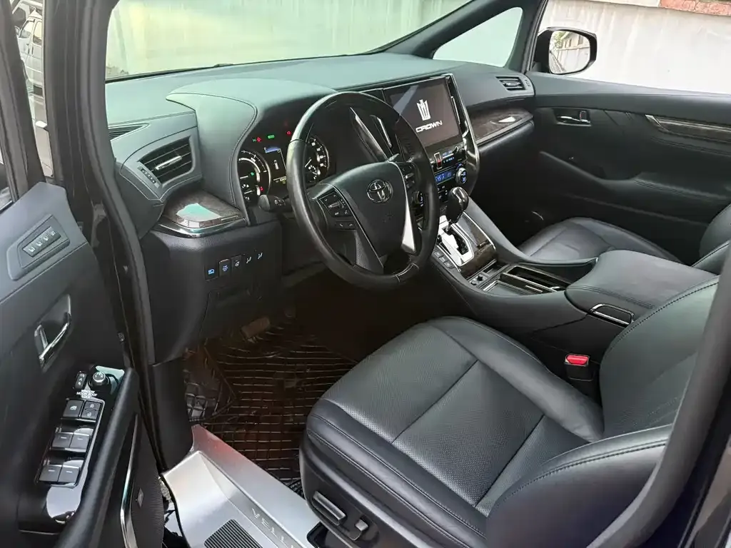 Toyota Vellfire — фото 3