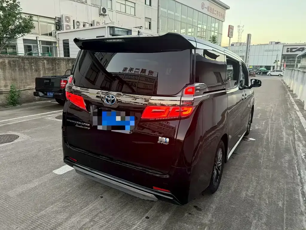Toyota Vellfire — фото 8