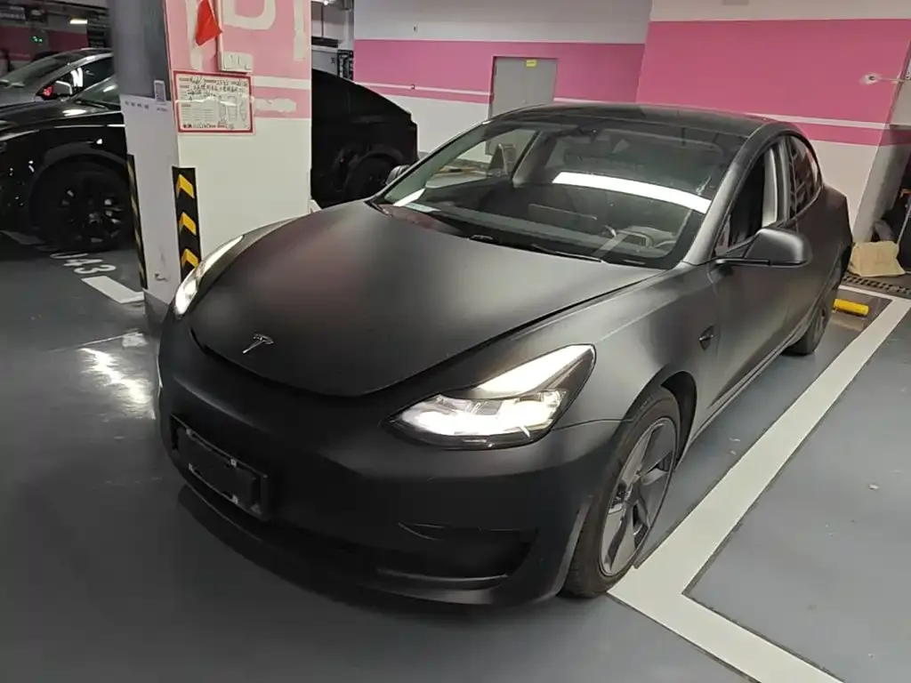 Tesla Model 3 — фото 1