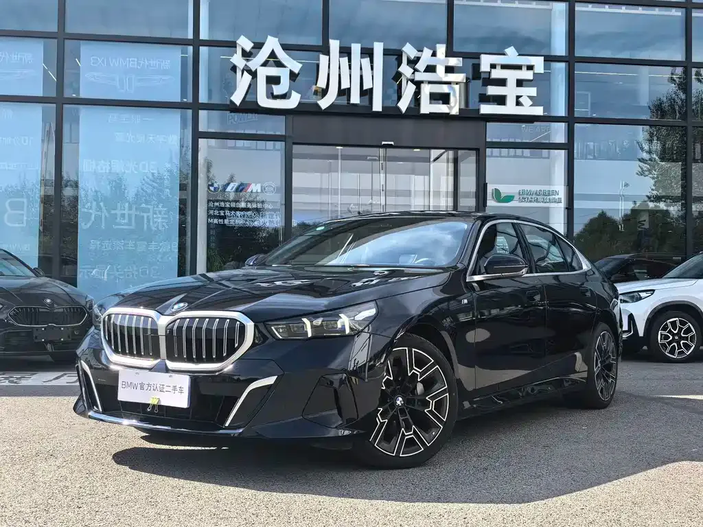 BMW 5 Series — фото 1