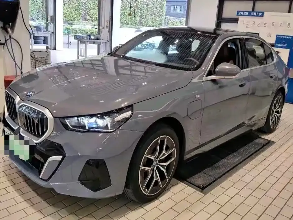 BMW i5 eDrive 35L M Sport 1