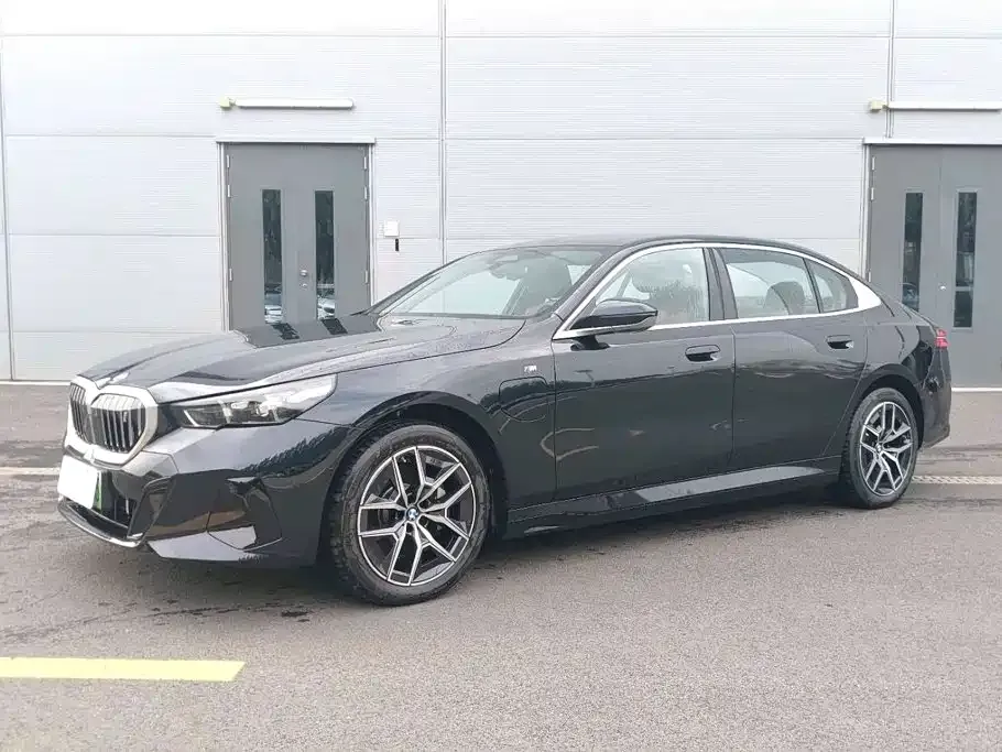 BMW i5 — фото 1