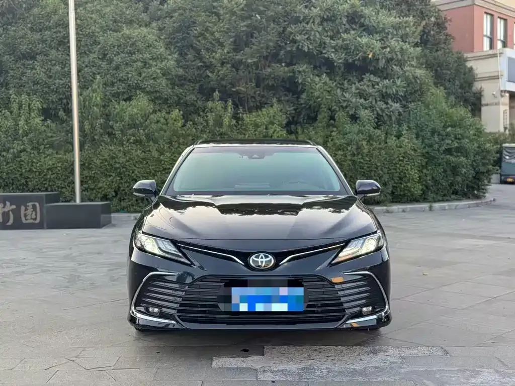 Toyota Camry — фото 4