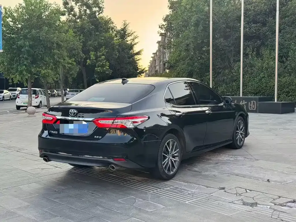 Toyota Camry — фото 2