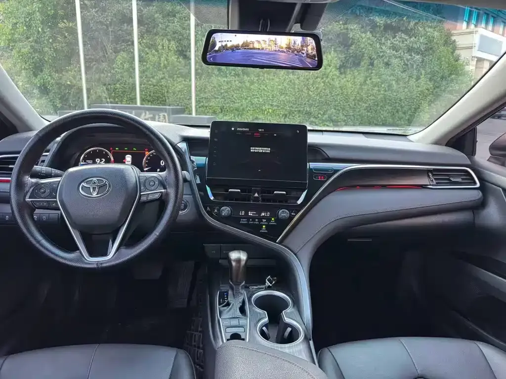 Toyota Camry — фото 3