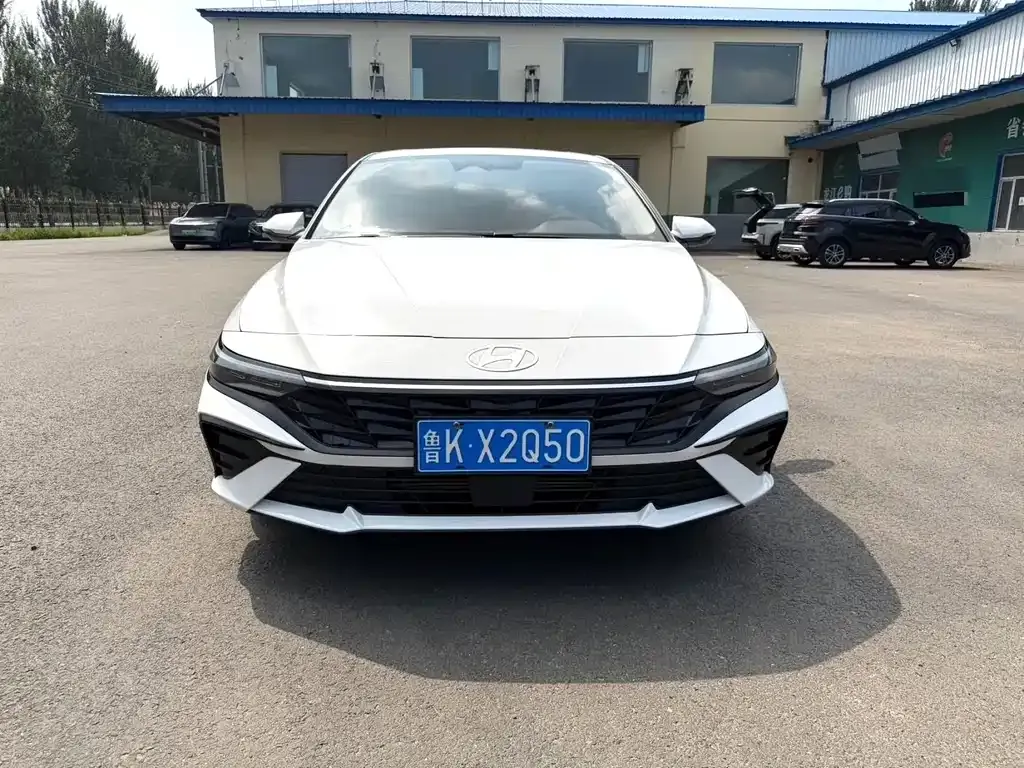 Hyundai Elantra — фото 4