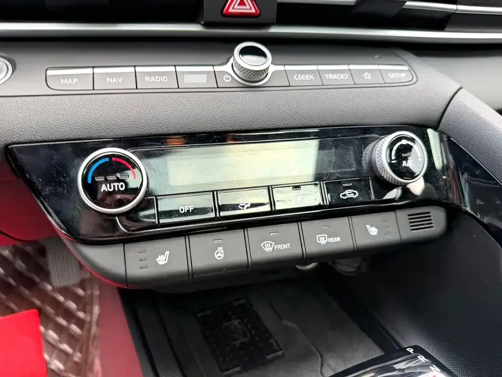 Hyundai Elantra — фото 8