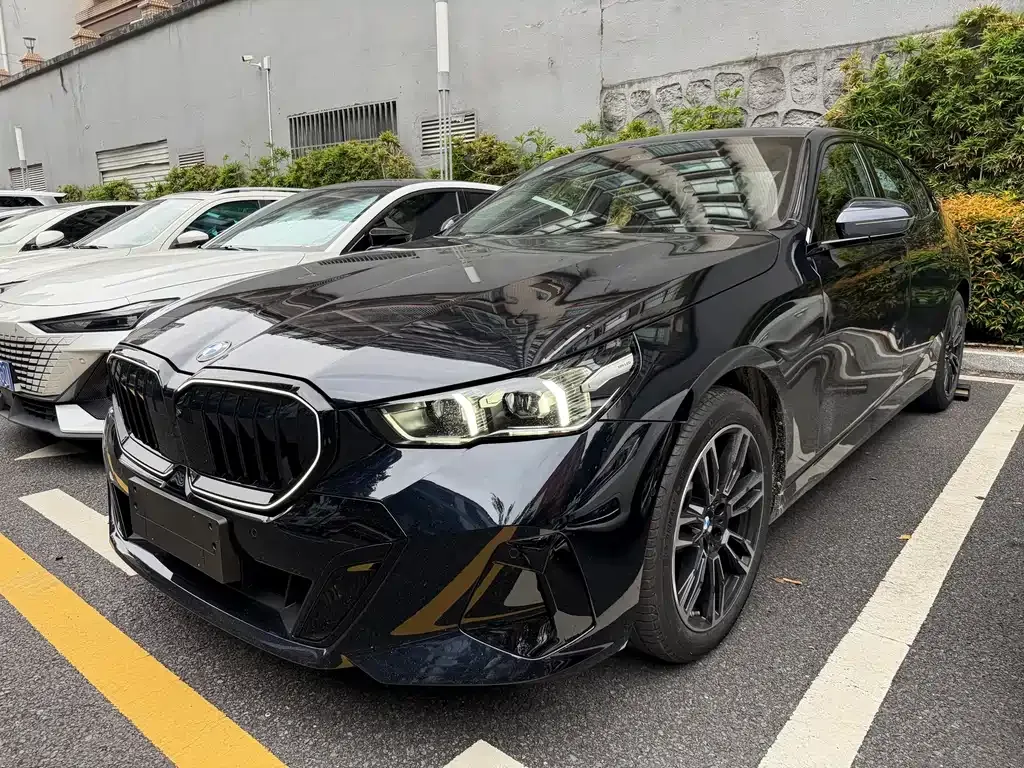 BMW 5 Series — фото 1