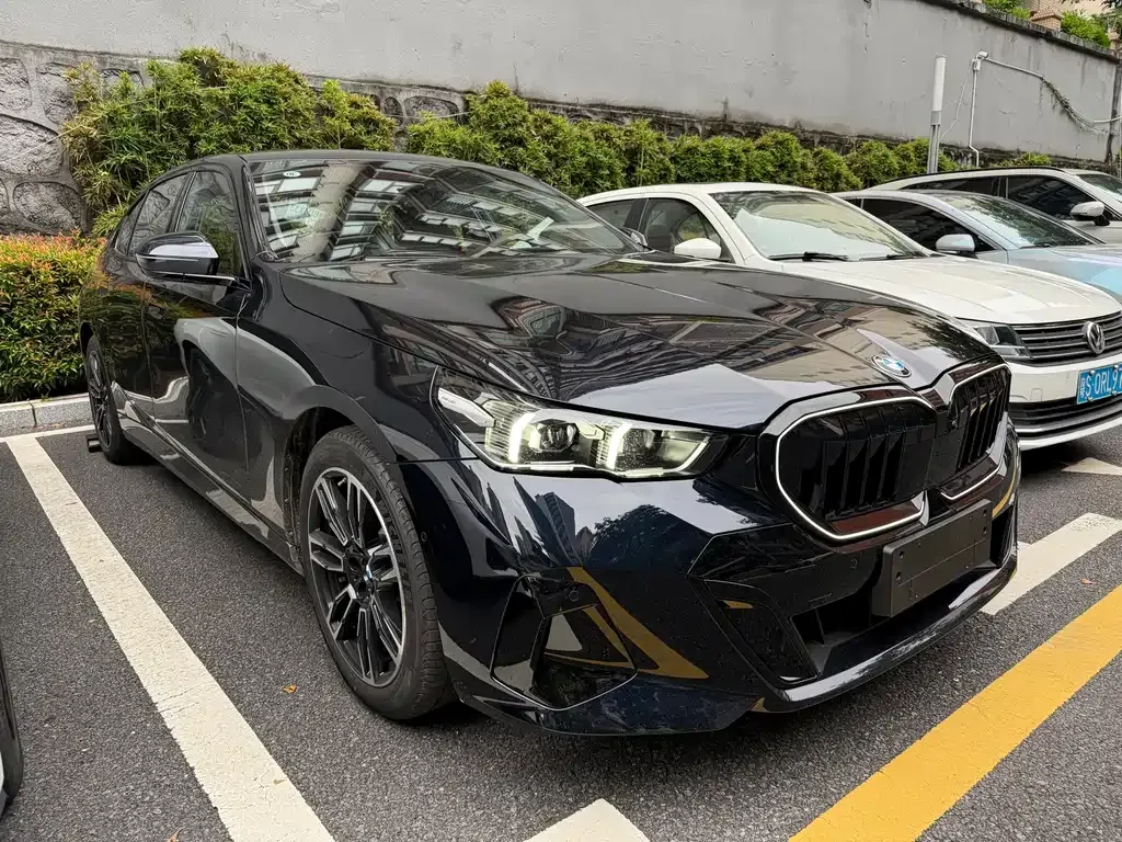 BMW 5 Series — фото 5