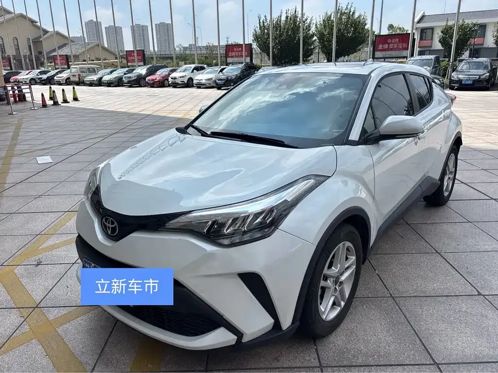 Toyota C-HR — фото 1