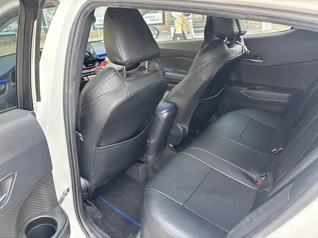 Toyota C-HR — фото 4