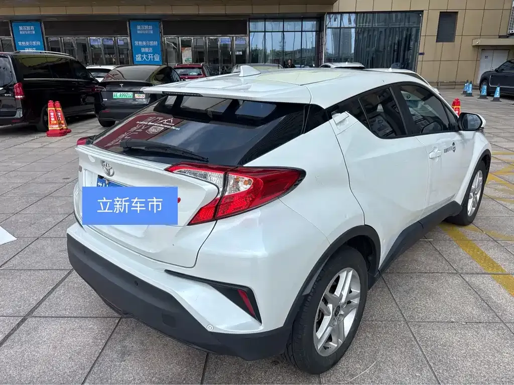 Toyota C-HR — фото 2