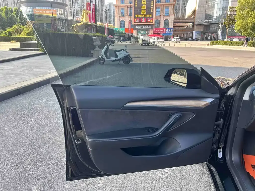 Tesla Model 3 — фото 10