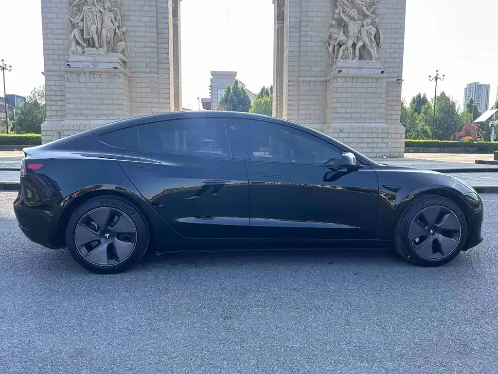 Tesla Model 3 — фото 4