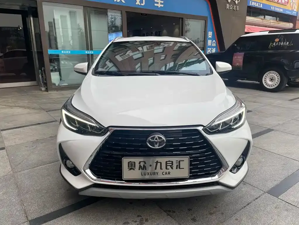 Toyota Yaris L — фото 9