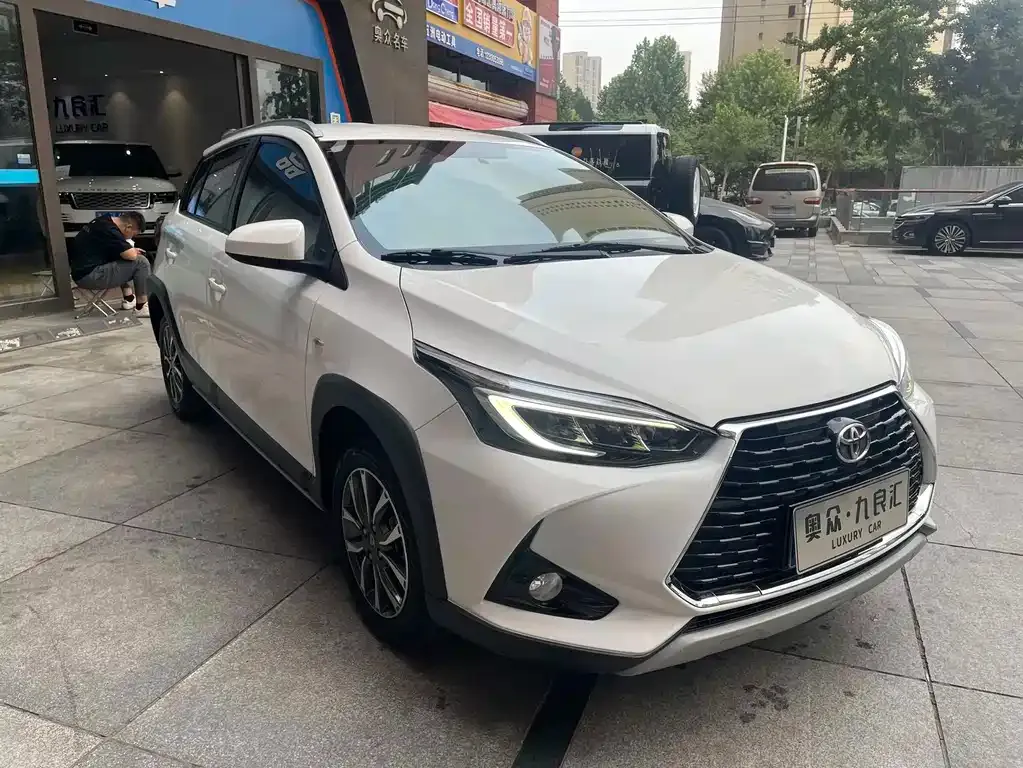 Toyota Yaris L — фото 10