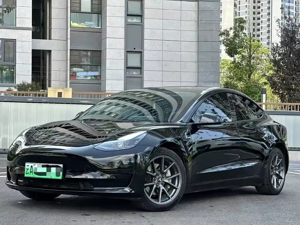 Tesla Model 3 — фото 1