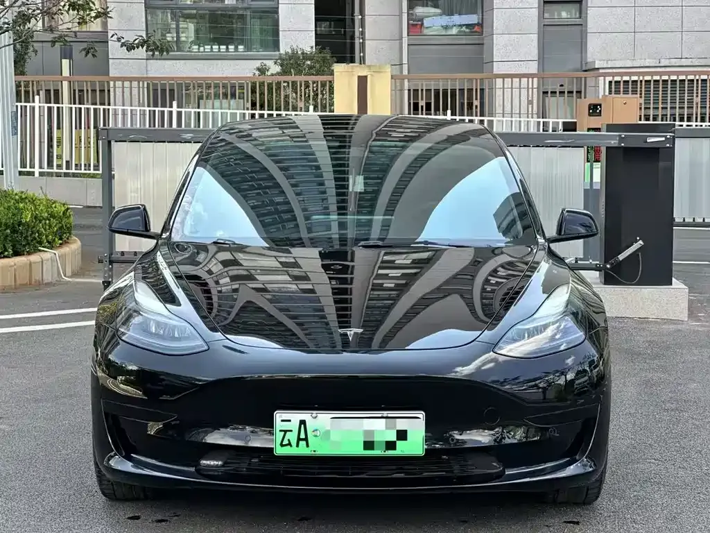 Tesla Model 3 — фото 9