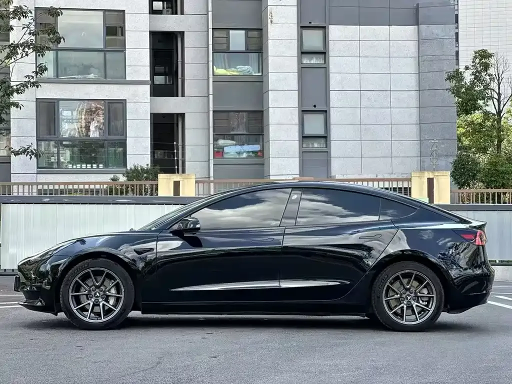 Tesla Model 3 — фото 6
