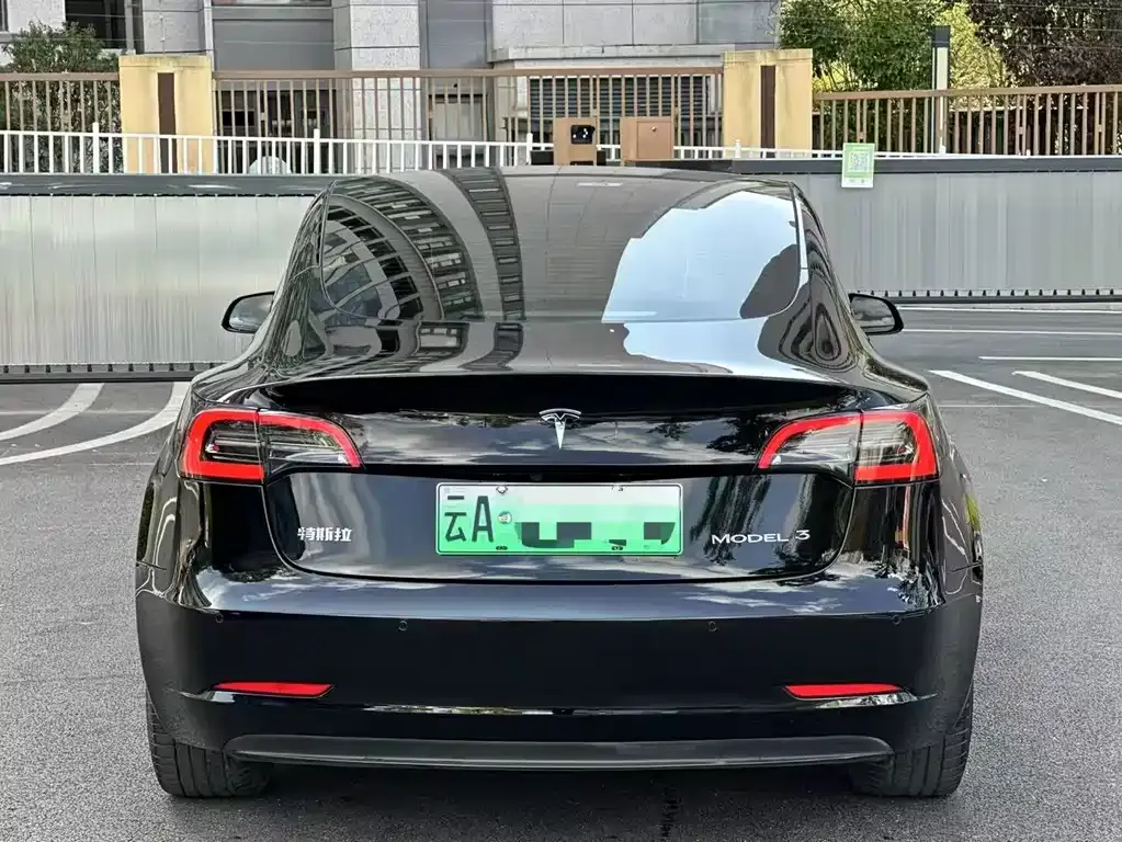 Tesla Model 3 — фото 7