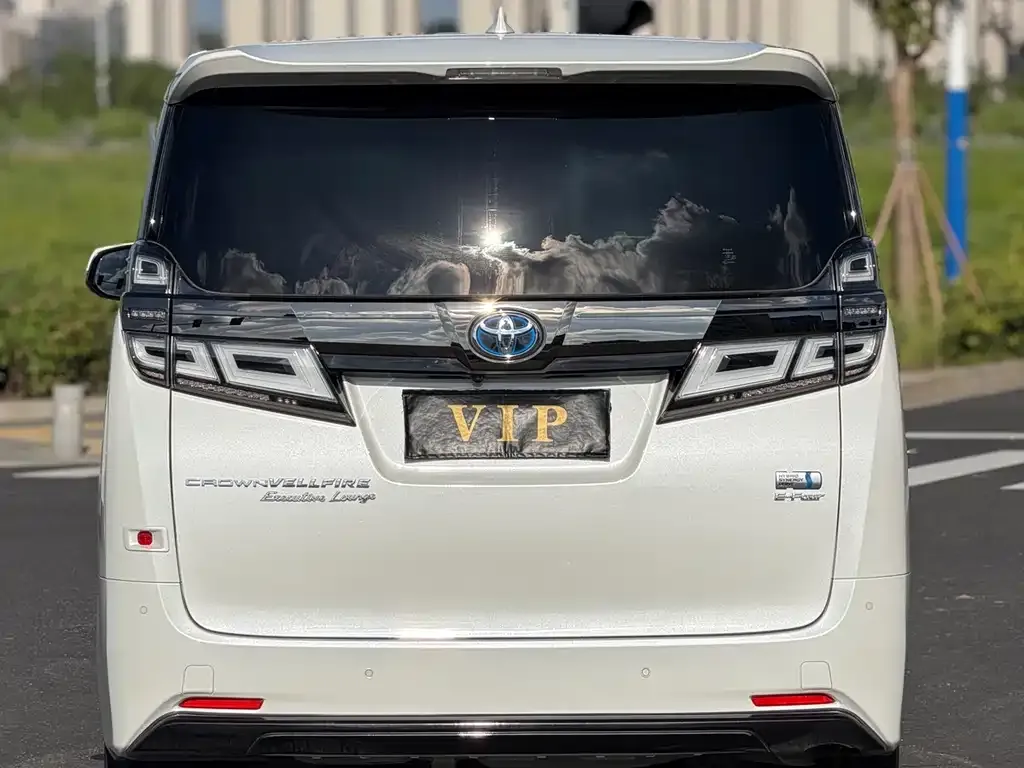 Toyota Vellfire — фото 4