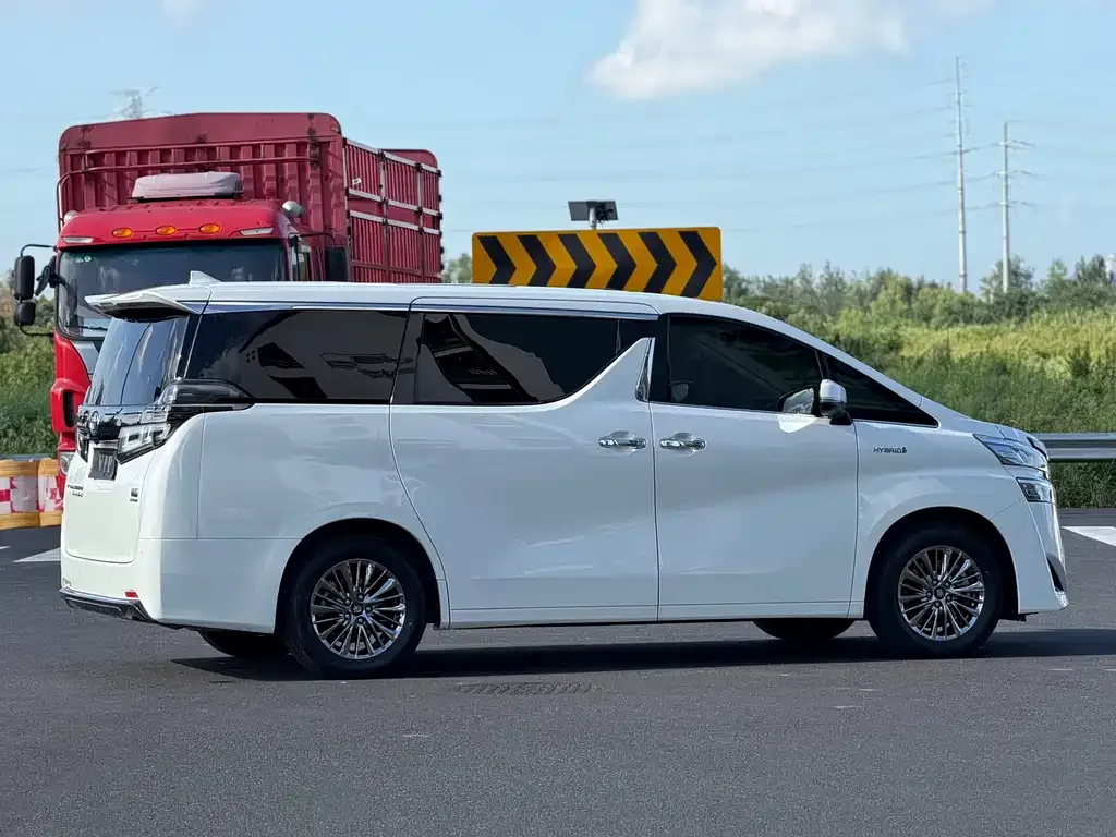 Toyota Vellfire — фото 9